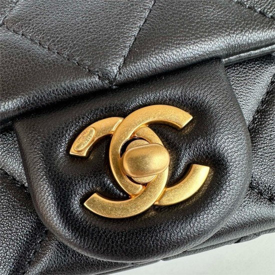 CHANEL Mini Handbag With Pearl