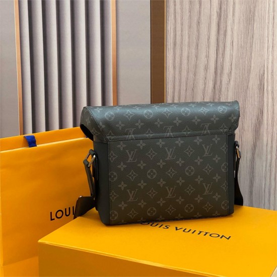 LV Messenger Voyager PM For Men