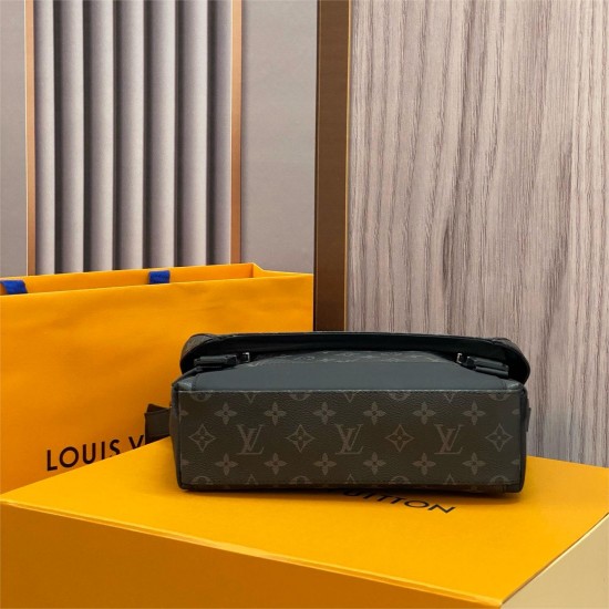 LV Messenger Voyager PM For Men